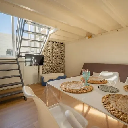Samuel Apartment *